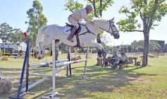 Foto de la galería: Torneo de Equitación: los saltos hípicos animaron otro domingo de salida familiar en Posadas