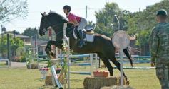 Foto de la galería: Torneo de Equitación: los saltos hípicos animaron otro domingo de salida familiar en Posadas