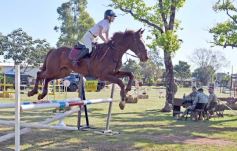 Foto de la galería: Torneo de Equitación: los saltos hípicos animaron otro domingo de salida familiar en Posadas