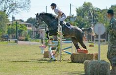 Foto de la galería: Torneo de Equitación: los saltos hípicos animaron otro domingo de salida familiar en Posadas