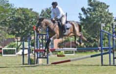 Foto de la galería: Torneo de Equitación: los saltos hípicos animaron otro domingo de salida familiar en Posadas