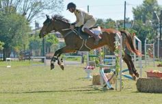 Foto de la galería: Torneo de Equitación: los saltos hípicos animaron otro domingo de salida familiar en Posadas