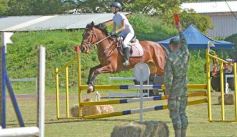 Foto de la galería: Torneo de Equitación: los saltos hípicos animaron otro domingo de salida familiar en Posadas