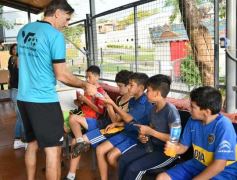 Foto de la galería: Con  un especial agasajo, el IPLyC celebró a los niños junto al Flaco Schiavi