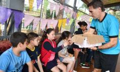 Foto de la galería: Con  un especial agasajo, el IPLyC celebró a los niños junto al Flaco Schiavi