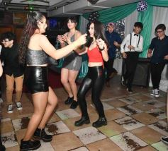 Foto de la galería: Reina de la noche: fiesta y diversión en los 15 años de Daniela Saiman