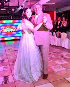 Foto de la galería: Reina de la noche: fiesta y diversión en los 15 años de Daniela Saiman