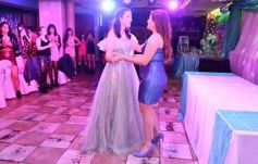 Foto de la galería: Reina de la noche: fiesta y diversión en los 15 años de Daniela Saiman