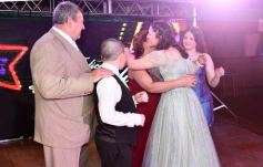 Foto de la galería: Reina de la noche: fiesta y diversión en los 15 años de Daniela Saiman