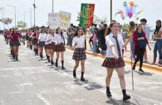 Foto de la galería: Estudiantina 2022: la fiesta fue de los estudiantes en la primera prueba piloto