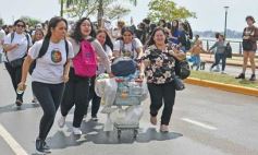 Foto de la galería: Estudiantina 2022: la fiesta fue de los estudiantes en la primera prueba piloto