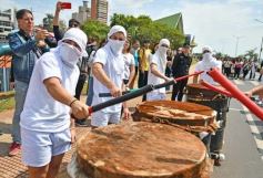 Foto de la galería: Estudiantina 2022: la fiesta fue de los estudiantes en la primera prueba piloto