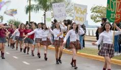 Foto de la galería: Estudiantina 2022: la fiesta fue de los estudiantes en la primera prueba piloto