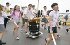 Foto de la galería: Estudiantina 2022: la fiesta fue de los estudiantes en la primera prueba piloto