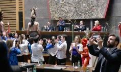 Foto de la galería: Con participación internacional: la Legislatura abrió un nuevo Parlamento Estudiantil Misionero