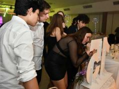 Foto de la galería: Con un espectacular festejo, llegaron los 15 años de Valentina Acuña