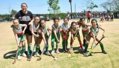 Foto de la galería: Con el hockey a pleno: Centro de Cazadores inauguró su flamante cancha sintética