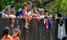 Foto de la galería: Con el hockey a pleno: Centro de Cazadores inauguró su flamante cancha sintética