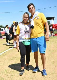 Foto de la galería: Con el hockey a pleno: Centro de Cazadores inauguró su flamante cancha sintética