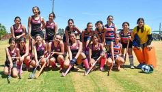 Foto de la galería: Con el hockey a pleno: Centro de Cazadores inauguró su flamante cancha sintética