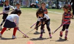 Foto de la galería: Con el hockey a pleno: Centro de Cazadores inauguró su flamante cancha sintética
