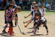 Foto de la galería: Con el hockey a pleno: Centro de Cazadores inauguró su flamante cancha sintética
