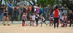 Foto de la galería: Con el hockey a pleno: Centro de Cazadores inauguró su flamante cancha sintética
