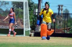 Foto de la galería: Con el hockey a pleno: Centro de Cazadores inauguró su flamante cancha sintética