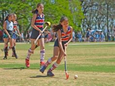 Foto de la galería: Con el hockey a pleno: Centro de Cazadores inauguró su flamante cancha sintética