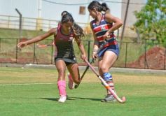 Foto de la galería: Con el hockey a pleno: Centro de Cazadores inauguró su flamante cancha sintética