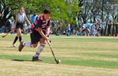 Foto de la galería: Con el hockey a pleno: Centro de Cazadores inauguró su flamante cancha sintética