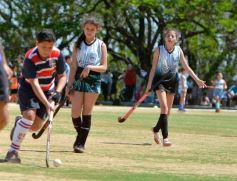 Foto de la galería: Con el hockey a pleno: Centro de Cazadores inauguró su flamante cancha sintética
