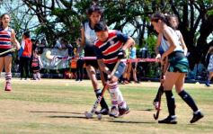 Foto de la galería: Con el hockey a pleno: Centro de Cazadores inauguró su flamante cancha sintética