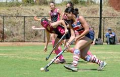 Foto de la galería: Con el hockey a pleno: Centro de Cazadores inauguró su flamante cancha sintética
