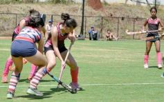 Foto de la galería: Con el hockey a pleno: Centro de Cazadores inauguró su flamante cancha sintética