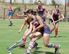 Foto de la galería: Con el hockey a pleno: Centro de Cazadores inauguró su flamante cancha sintética