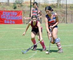 Foto de la galería: Con el hockey a pleno: Centro de Cazadores inauguró su flamante cancha sintética