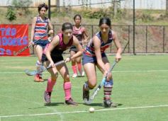 Foto de la galería: Con el hockey a pleno: Centro de Cazadores inauguró su flamante cancha sintética
