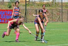 Foto de la galería: Con el hockey a pleno: Centro de Cazadores inauguró su flamante cancha sintética