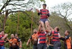 Foto de la galería: A puro Rugby: los "Classics" de Centro de Cazadores homenajearon al consagrado Carmelo Rodríguez