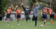 Foto de la galería: A puro Rugby: los "Classics" de Centro de Cazadores homenajearon al consagrado Carmelo Rodríguez