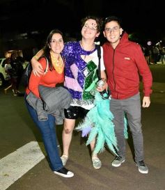 Foto de la galería: Volvió la fiesta y el encuentro en la primera noche de calle de la estudiantina