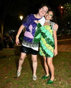 Foto de la galería: Volvió la fiesta y el encuentro en la primera noche de calle de la estudiantina