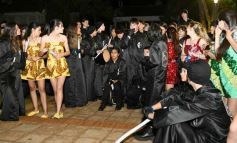 Foto de la galería: Volvió la fiesta y el encuentro en la primera noche de calle de la estudiantina