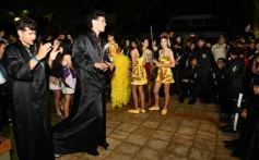 Foto de la galería: Volvió la fiesta y el encuentro en la primera noche de calle de la estudiantina