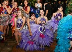 Foto de la galería: Volvió la fiesta y el encuentro en la primera noche de calle de la estudiantina