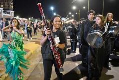Foto de la galería: Volvió la fiesta y el encuentro en la primera noche de calle de la estudiantina