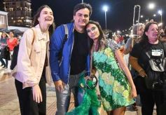 Foto de la galería: Volvió la fiesta y el encuentro en la primera noche de calle de la estudiantina