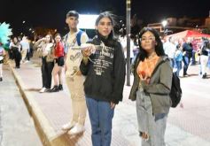 Foto de la galería: Volvió la fiesta y el encuentro en la primera noche de calle de la estudiantina