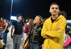 Foto de la galería: Volvió la fiesta y el encuentro en la primera noche de calle de la estudiantina